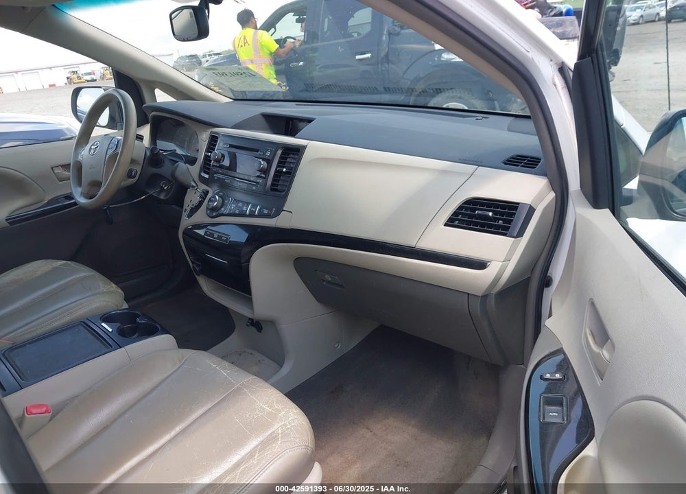 2014 TOYOTA SIENNA VIN: 5TDKK3DC4ES485336