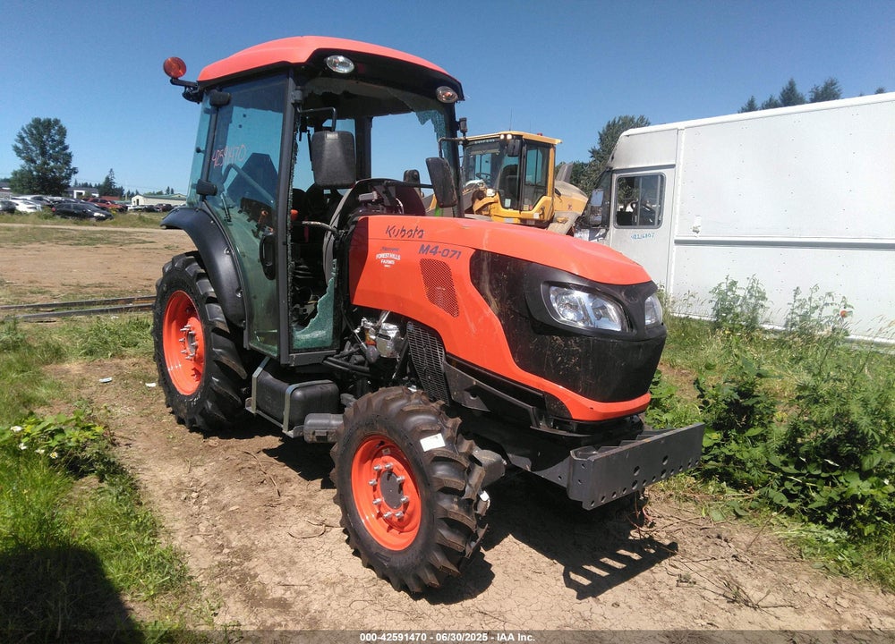 2025 KUBOTA M4-071N TRACTOR VIN: KBUM5CDCHP8M52032