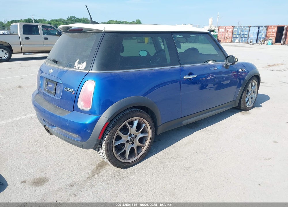 2005 MINI COOPER S VIN: WMWRE33445TG95016