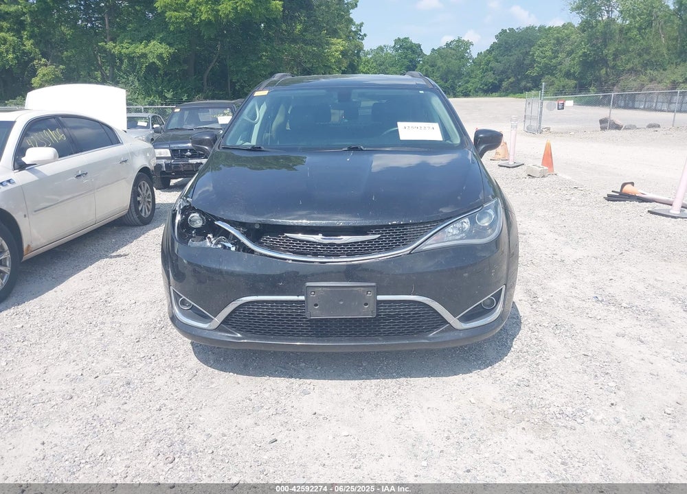 2017 CHRYSLER PACIFICA TOURING L VIN: 2C4RC1BGXHR535224