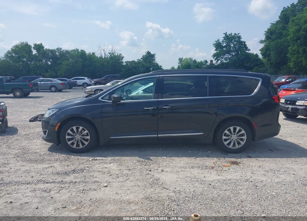 2017 CHRYSLER PACIFICA TOURING L VIN: 2C4RC1BGXHR535224