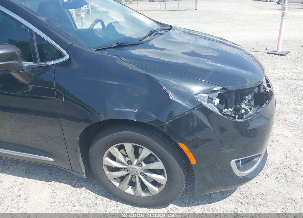 2017 CHRYSLER PACIFICA TOURING L VIN: 2C4RC1BGXHR535224
