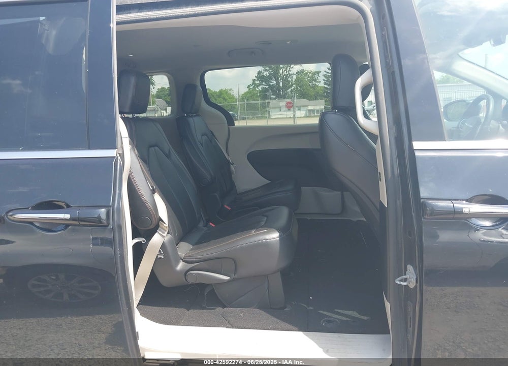 2017 CHRYSLER PACIFICA TOURING L VIN: 2C4RC1BGXHR535224