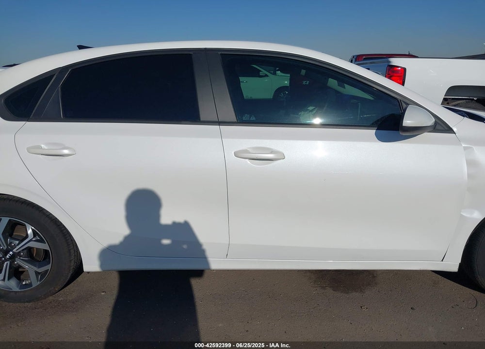 2021 KIA FORTE VIN: 3KPF24AD1ME376569