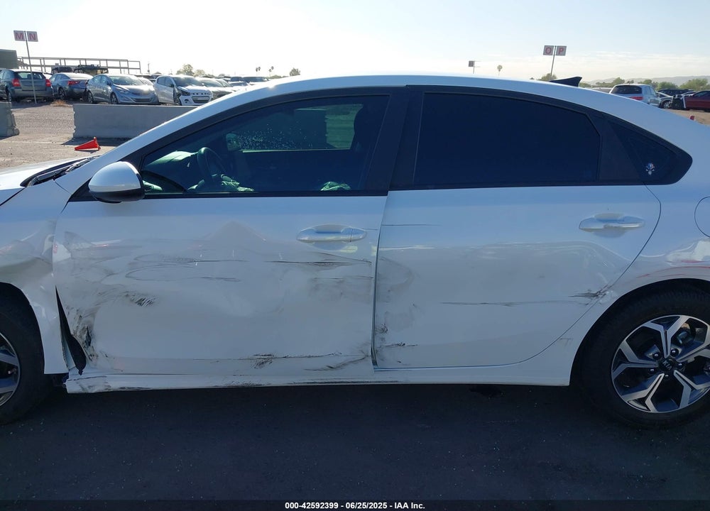 2021 KIA FORTE VIN: 3KPF24AD1ME376569