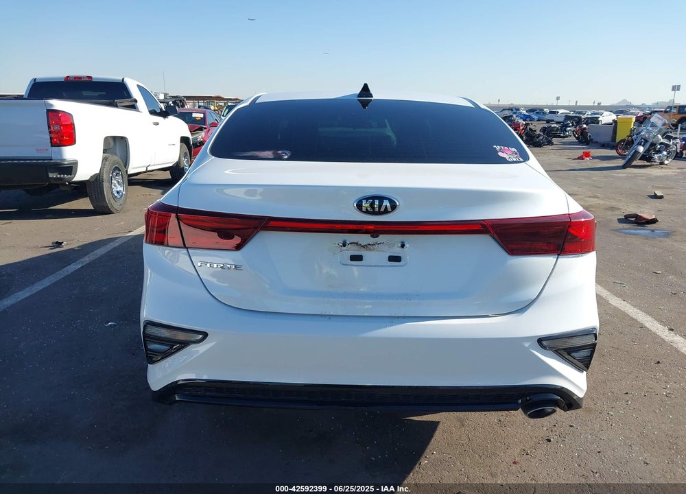 2021 KIA FORTE VIN: 3KPF24AD1ME376569