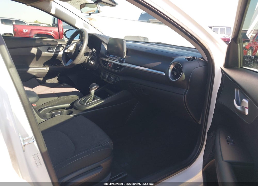 2021 KIA FORTE VIN: 3KPF24AD1ME376569