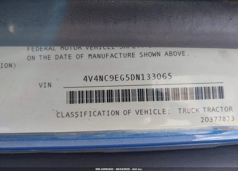 2013 VOLVO VN VNL VIN: 4V4NC9EG5DN133065