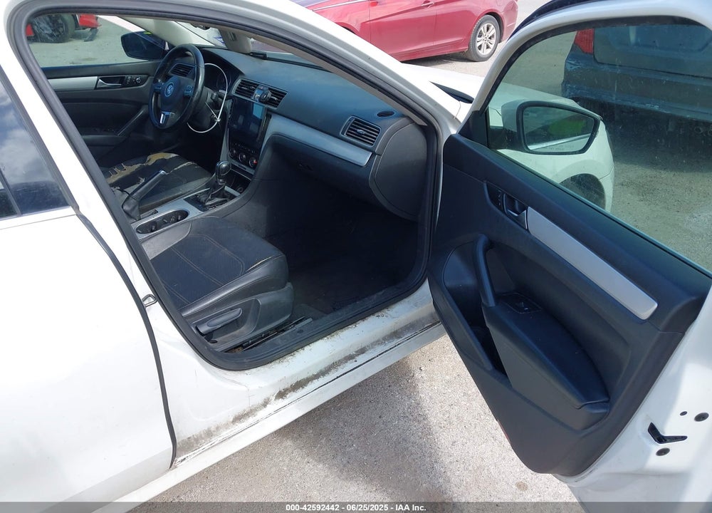2013 VOLKSWAGEN PASSAT 2.5L SE VIN: 1VWBH7A30DC134298