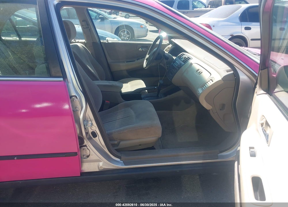 1998 HONDA ACCORD LX VIN: 1HGCG5640WA057156