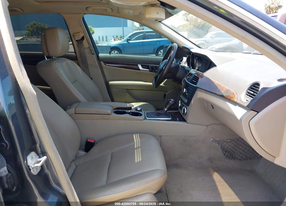 2013 MERCEDES-BENZ C CLASS VIN: WDDGF4HB9DR300881