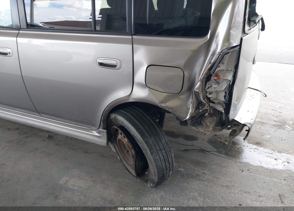 2006 TOYOTA SCION VIN: JTLKT324864077724