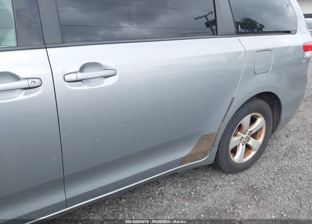 2011 TOYOTA SIENNA LE V6/LE V6 AUTO ACCESS SEAT VIN: 5TDKK3DC1BS116106