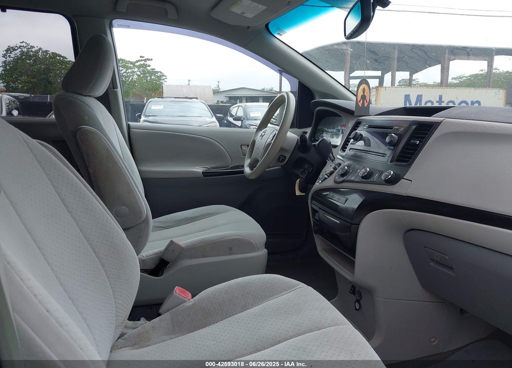 2011 TOYOTA SIENNA LE V6/LE V6 AUTO ACCESS SEAT VIN: 5TDKK3DC1BS116106