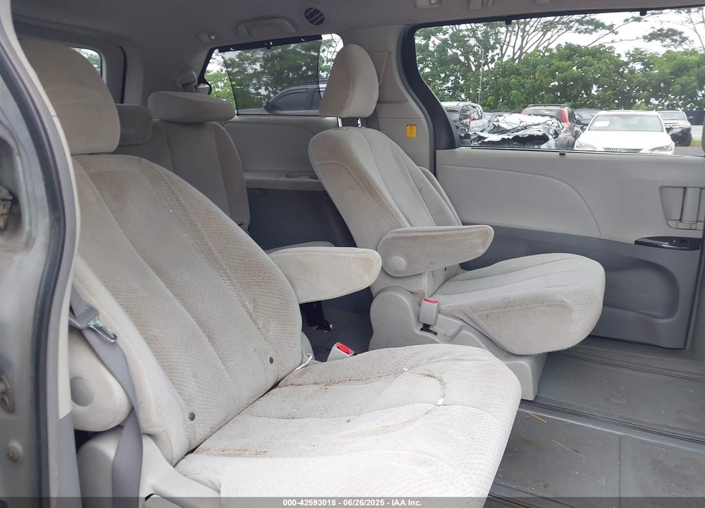 2011 TOYOTA SIENNA LE V6/LE V6 AUTO ACCESS SEAT VIN: 5TDKK3DC1BS116106