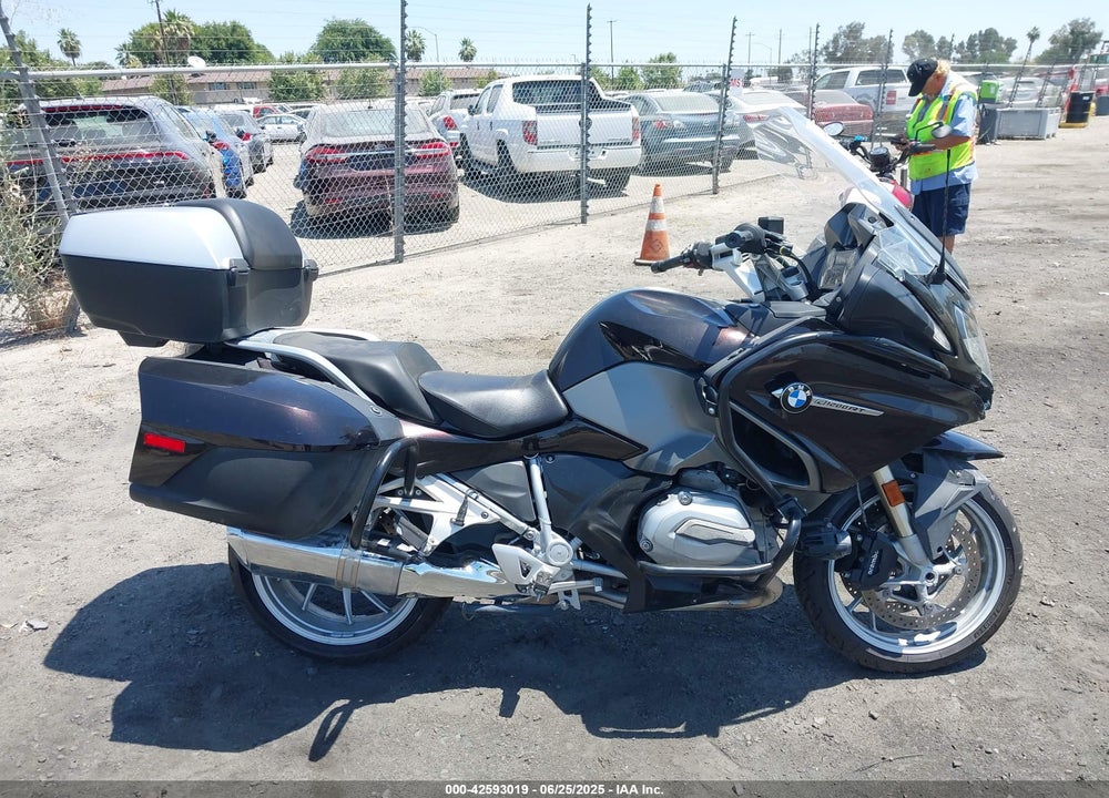 2016 BMW R1200 RT VIN: WB10A130XGZ196014