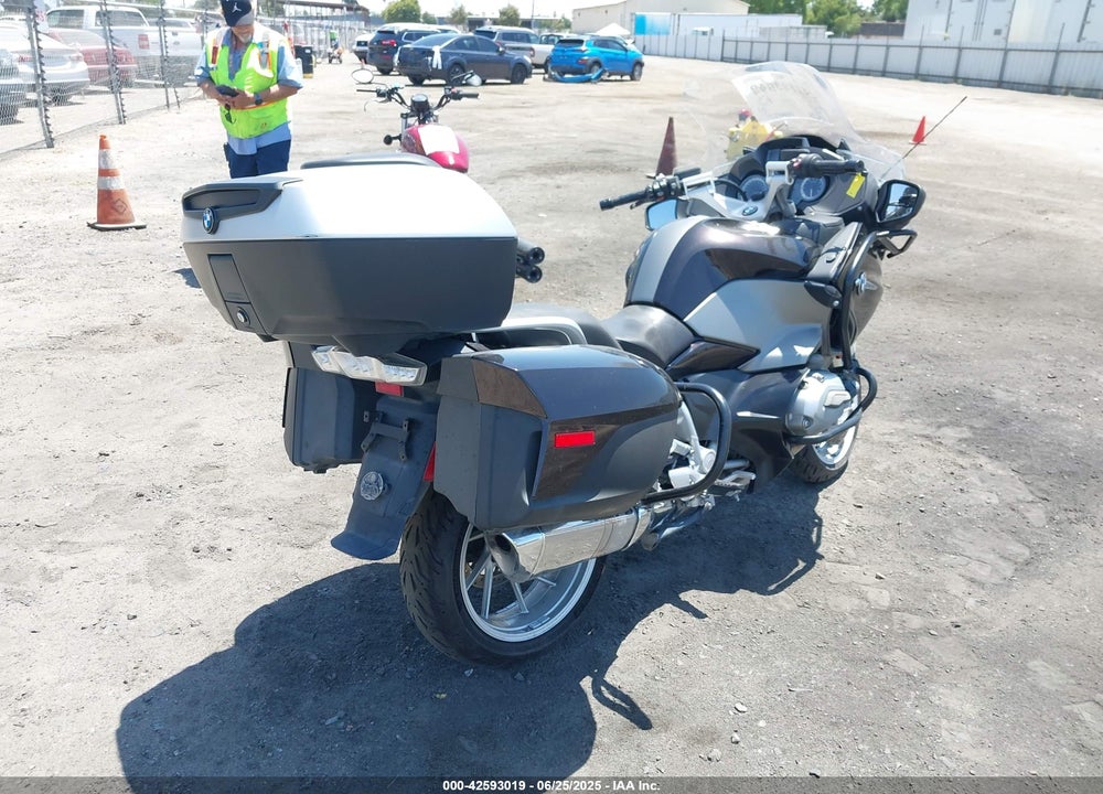 2016 BMW R1200 RT VIN: WB10A130XGZ196014