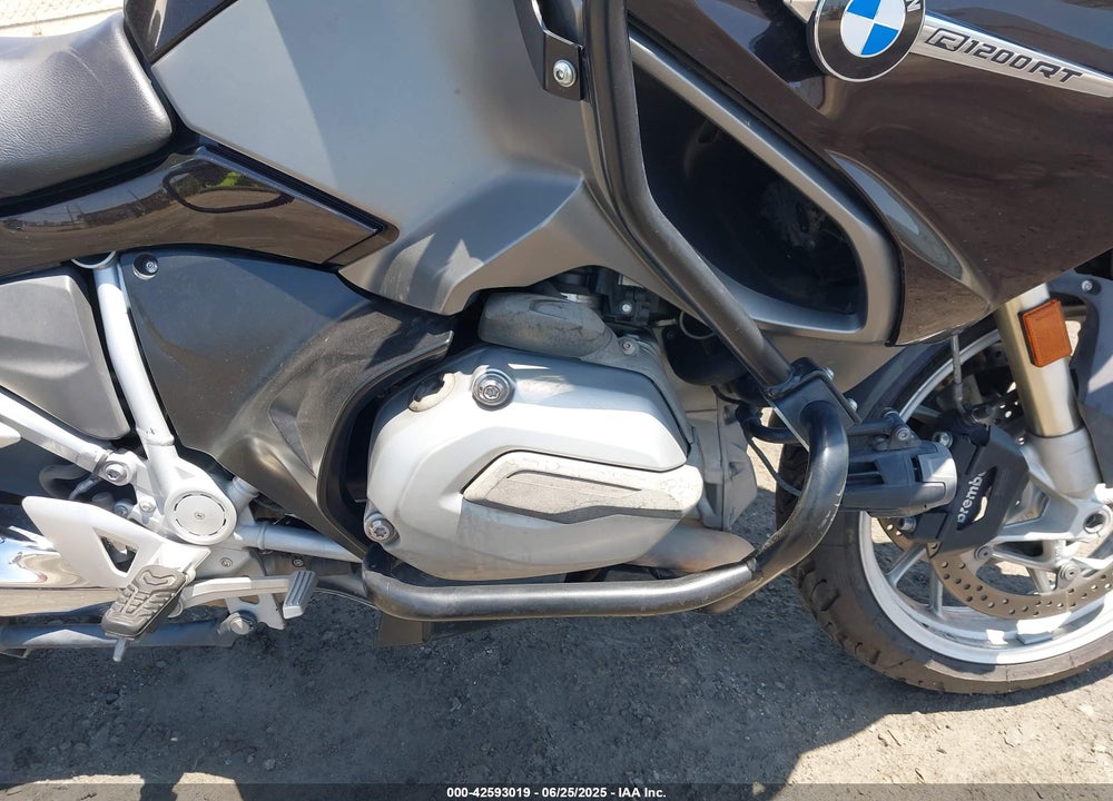 2016 BMW R1200 RT VIN: WB10A130XGZ196014