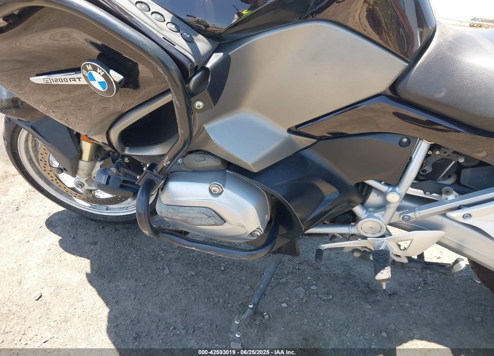 2016 BMW R1200 RT VIN: WB10A130XGZ196014