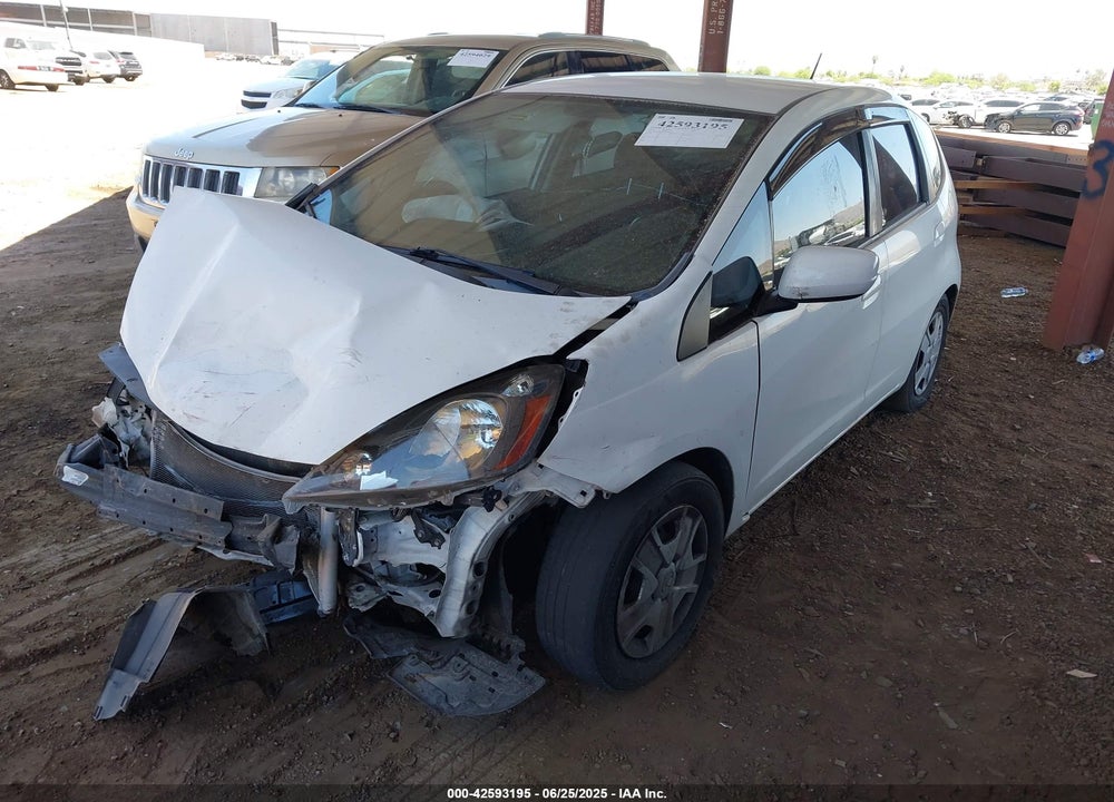 2013 HONDA FIT VIN: JHMGE8H32DC038524