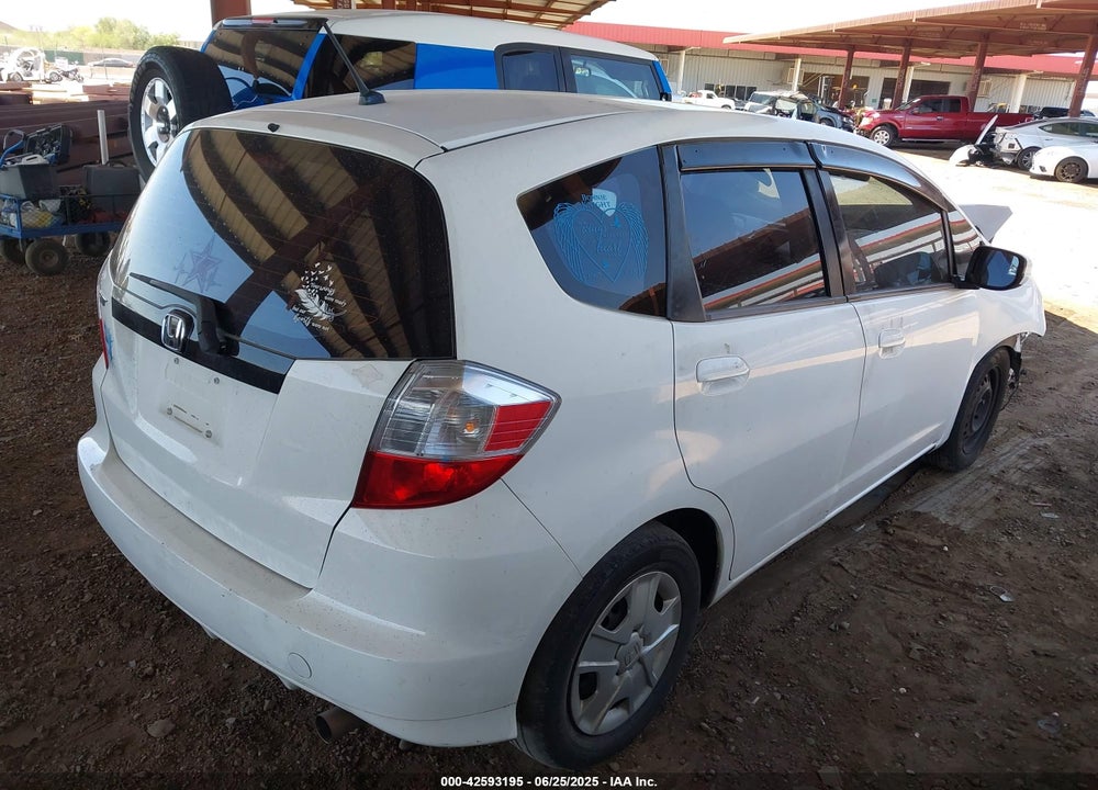 2013 HONDA FIT VIN: JHMGE8H32DC038524