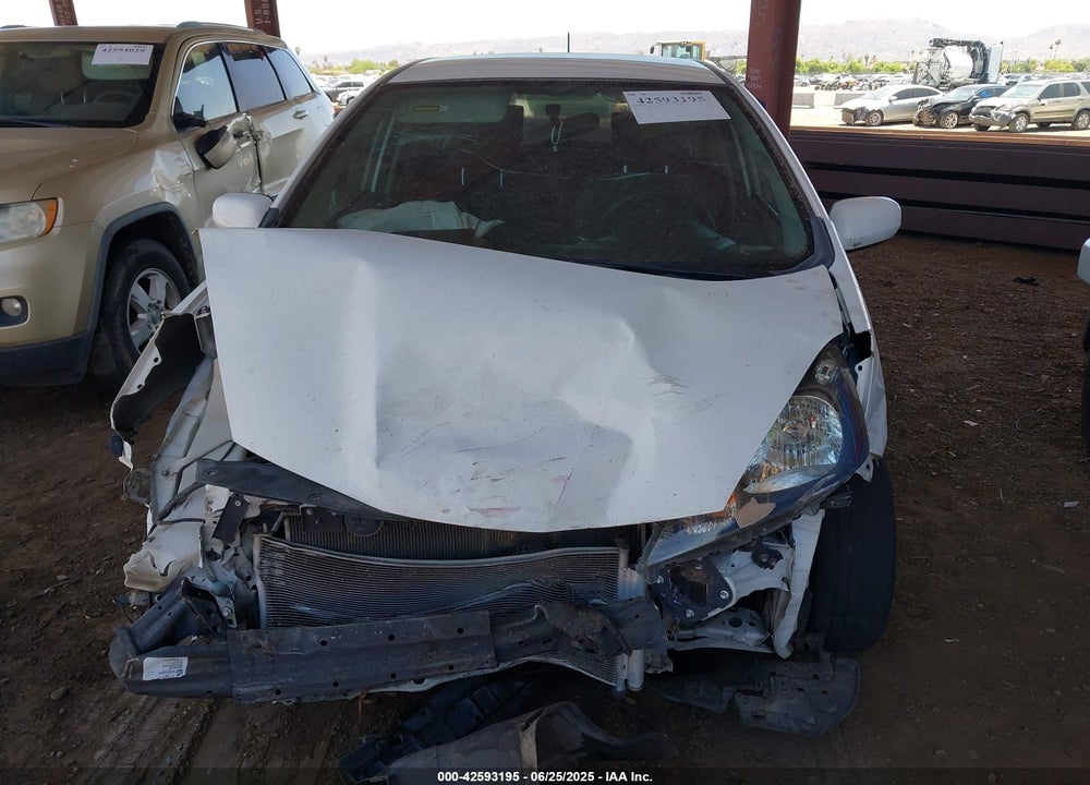 2013 HONDA FIT VIN: JHMGE8H32DC038524