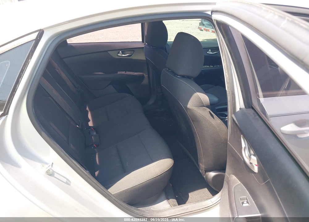 2021 KIA FORTE VIN: 3KPF24AD6ME290464