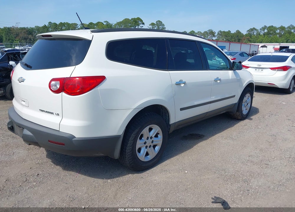 2011 CHEVROLET TRAVERSE VIN: 1GNKREED4BJ110402