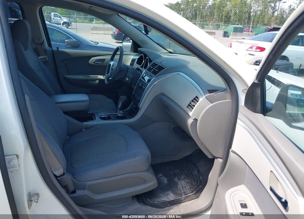 2011 CHEVROLET TRAVERSE VIN: 1GNKREED4BJ110402
