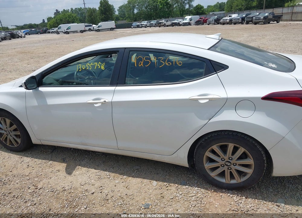 2016 HYUNDAI ELANTRA VIN: 5NPDH4AE8GH669478