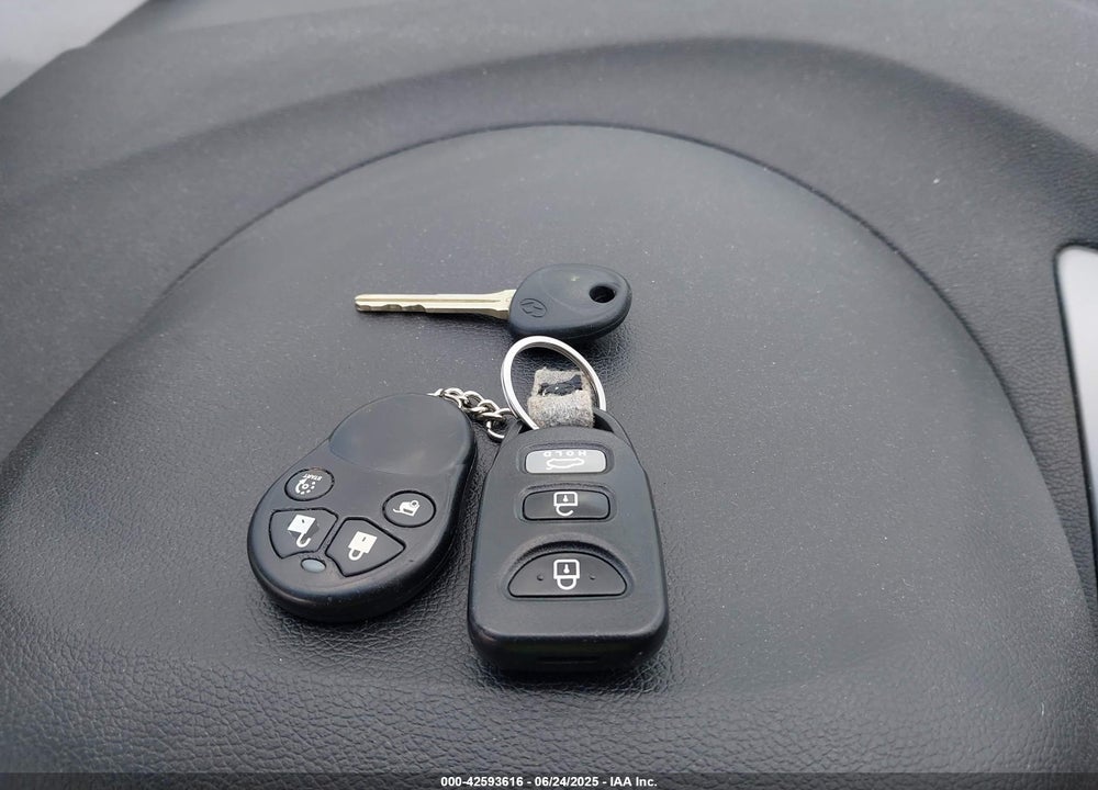 2016 HYUNDAI ELANTRA VIN: 5NPDH4AE8GH669478