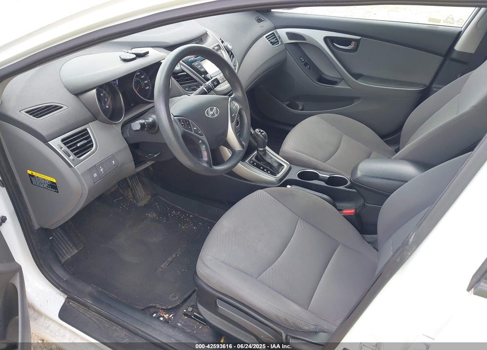 2016 HYUNDAI ELANTRA VIN: 5NPDH4AE8GH669478