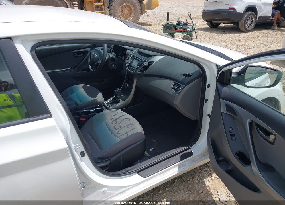 2016 HYUNDAI ELANTRA VIN: 5NPDH4AE8GH669478