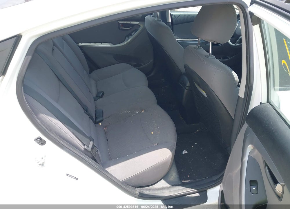 2016 HYUNDAI ELANTRA VIN: 5NPDH4AE8GH669478
