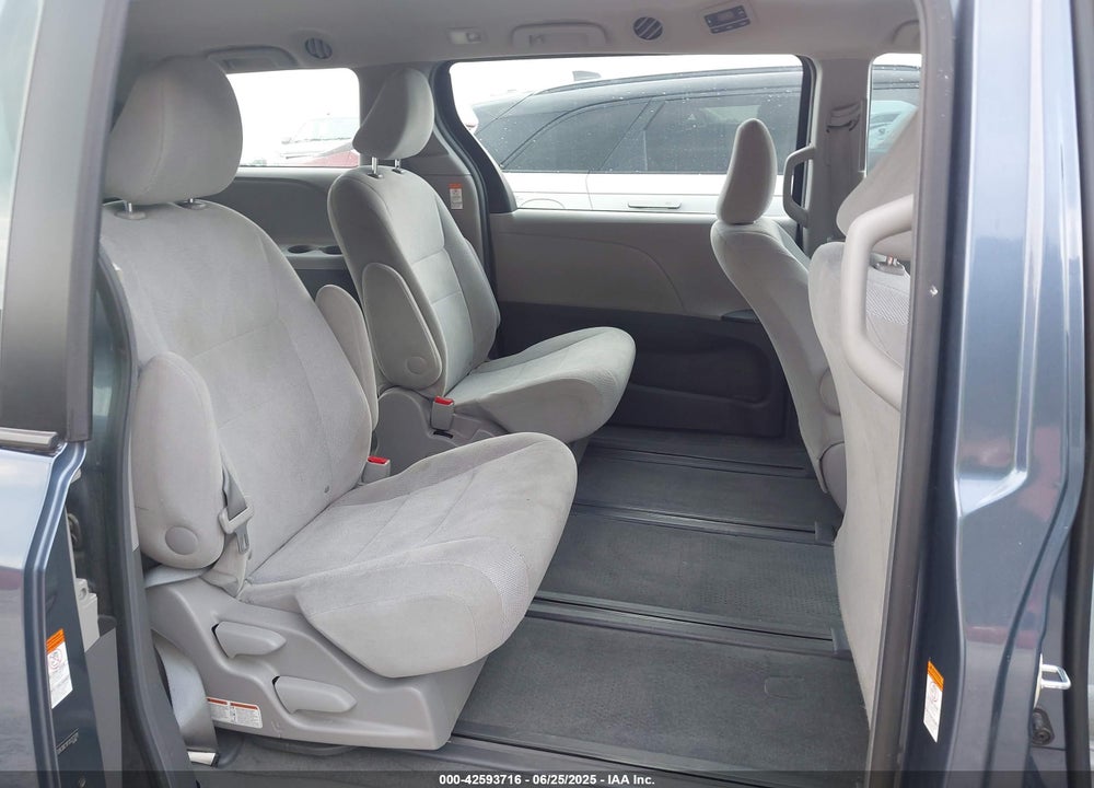 2015 TOYOTA SIENNA L 7 PASSENGER VIN: 5TDZK3DC1FS527378