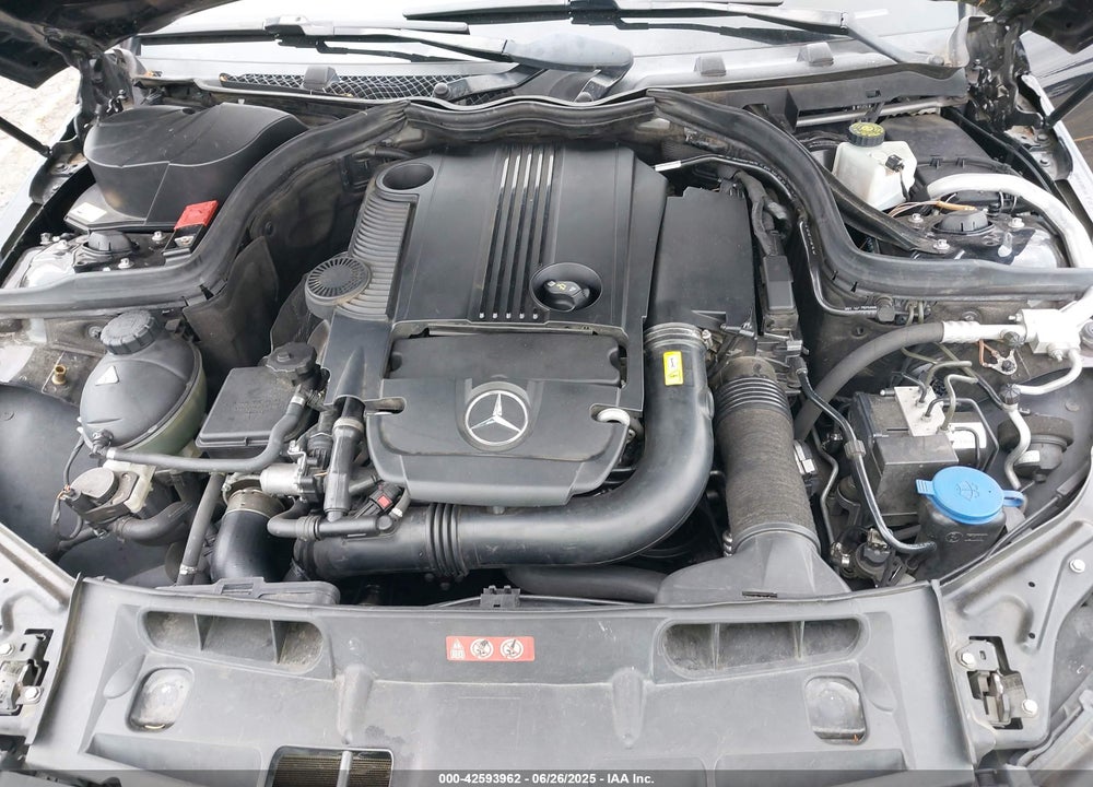 2013 MERCEDES-BENZ C 250 LUXURY/SPORT VIN: WDDGF4HB4DA827595