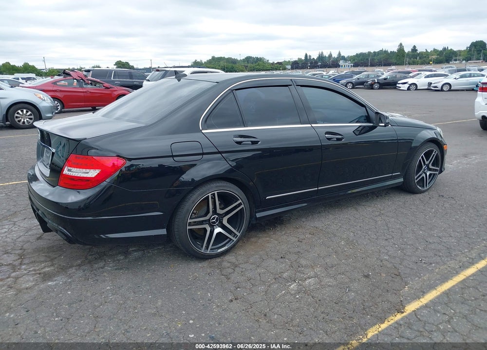 2013 MERCEDES-BENZ C 250 LUXURY/SPORT VIN: WDDGF4HB4DA827595