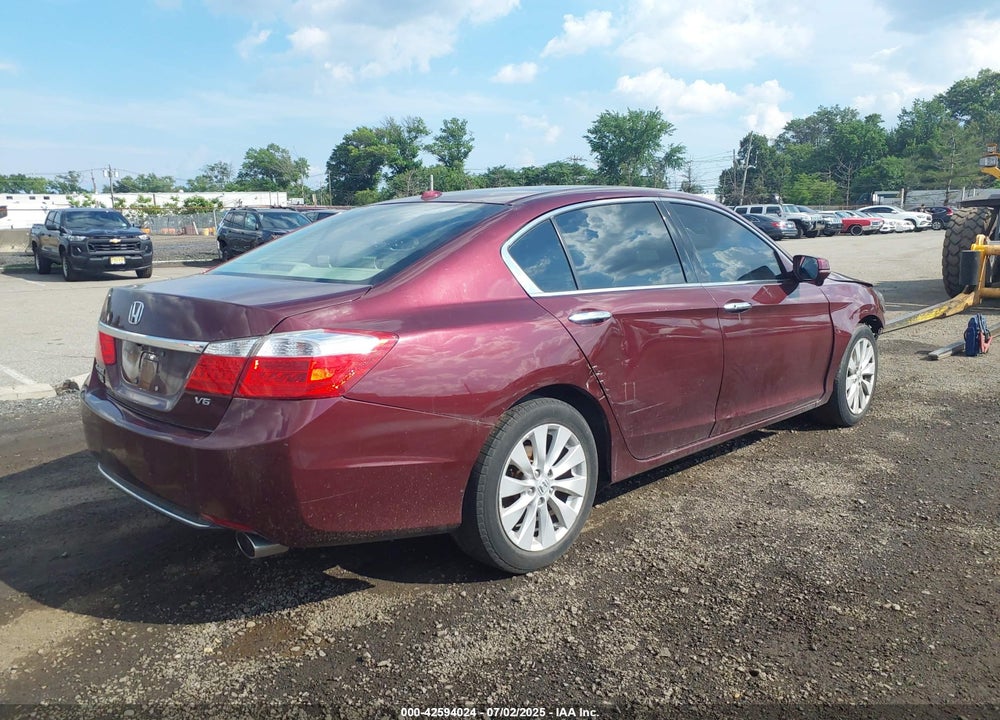 2015 HONDA ACCORD VIN: 1HGCR3F86FA023143