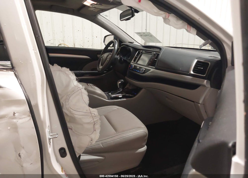 2016 TOYOTA HIGHLANDER VIN: 5TDJKRFH4GS270288