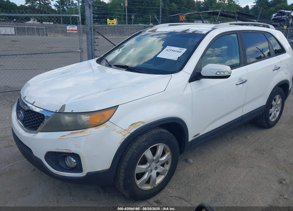 2011 KIA SORENTO LX VIN: 5XYKTCA11BG164847