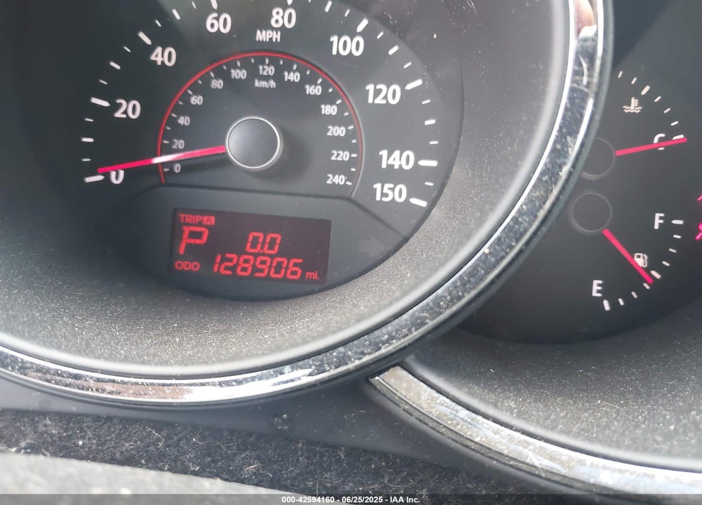 2011 KIA SORENTO LX VIN: 5XYKTCA11BG164847