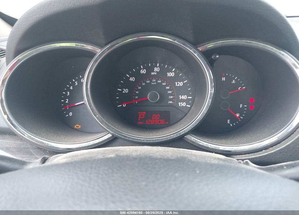 2011 KIA SORENTO LX VIN: 5XYKTCA11BG164847