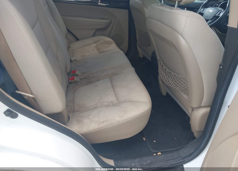 2011 KIA SORENTO LX VIN: 5XYKTCA11BG164847
