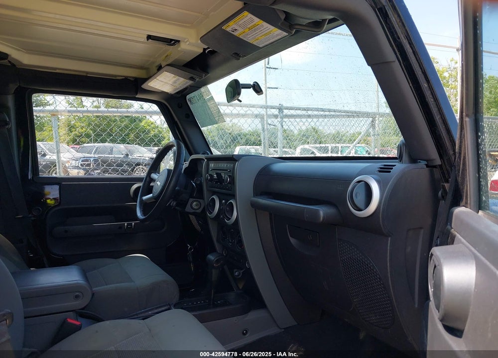 2008 JEEP WRANGLER UNLIMITED SAHARA VIN: 1J4GA59138L640048