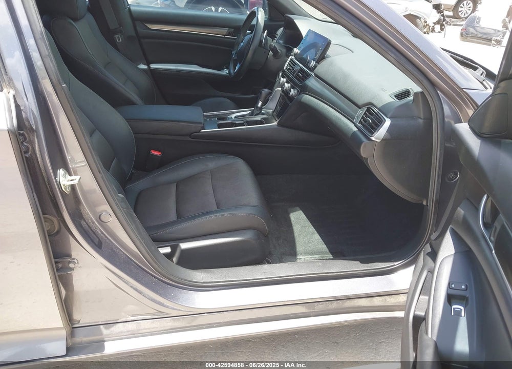 2019 HONDA ACCORD VIN: 1HGCV1F30KA156270