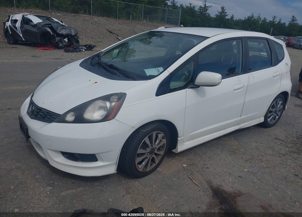 2012 HONDA FIT VIN: JHMGE8H56CC015604