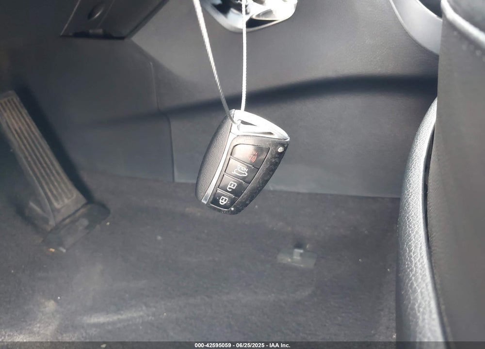 2017 HYUNDAI SANTA FE VIN: KM8SN4HF5HU205582
