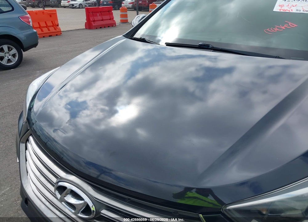 2017 HYUNDAI SANTA FE VIN: KM8SN4HF5HU205582