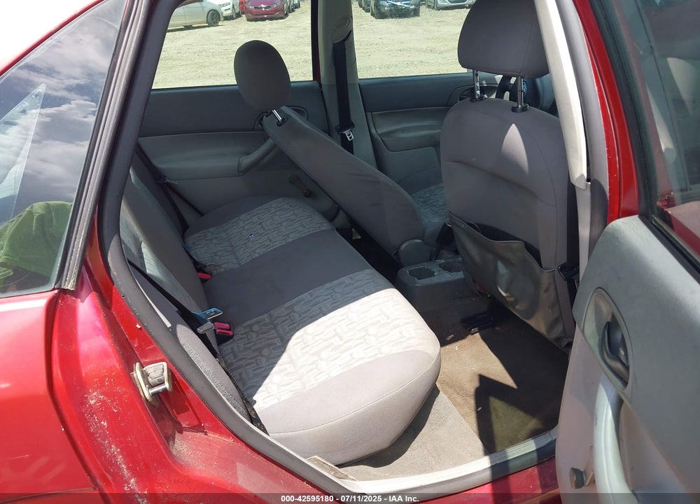 2005 FORD FOCUS ZX4 VIN: 1FAFP34N75W253842