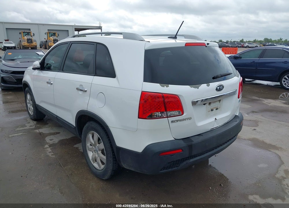 2013 KIA SORENTO VIN: 5XYKT3A61DG414361